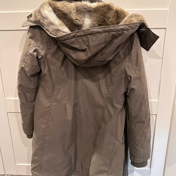 Aritzia Babaton parka coat - Picture 3 of 8